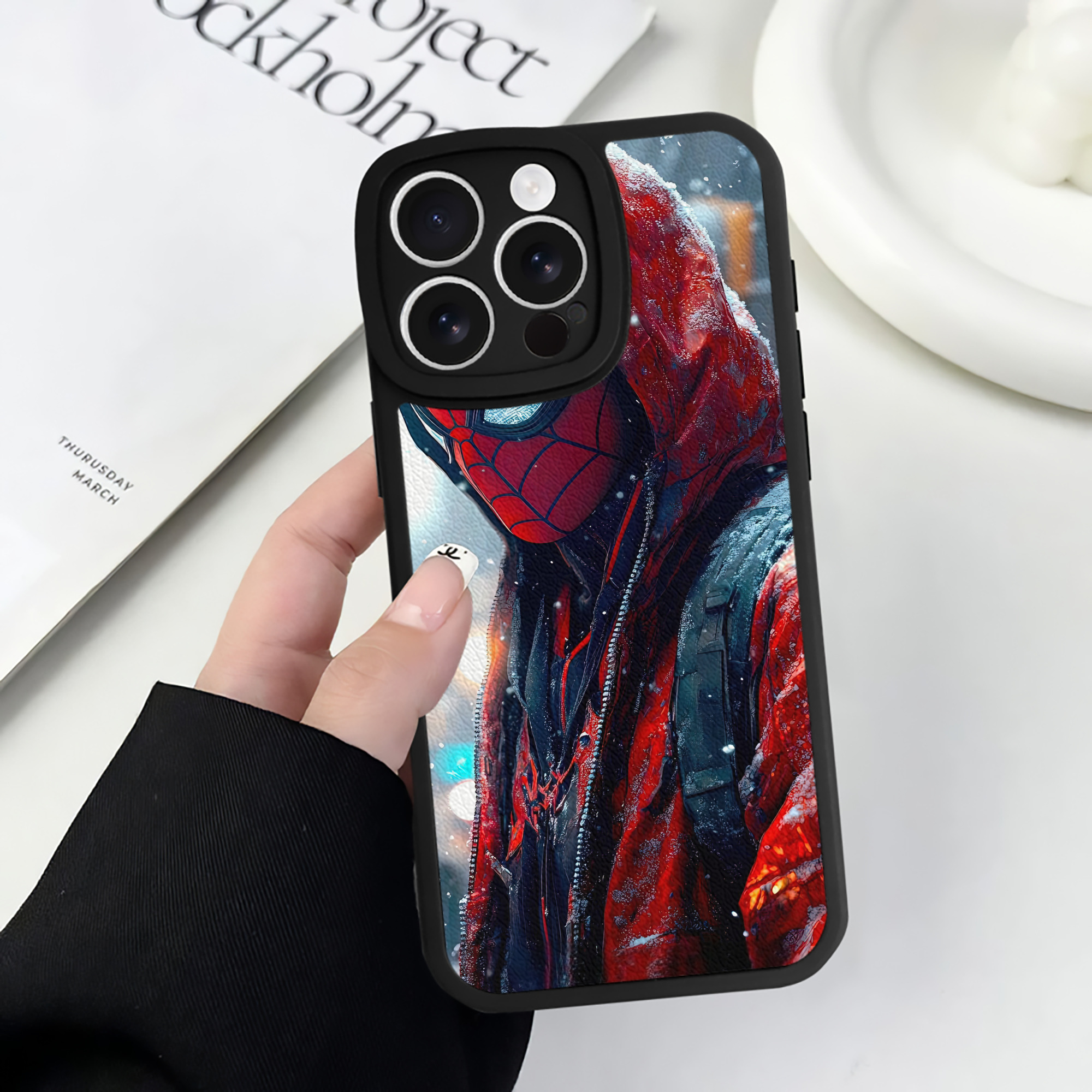 （画像用） Spider Man スパイダーマン 【iPhone 16シリーズ対応】シリコンスマホケース（レザー調） 材質：シリコン